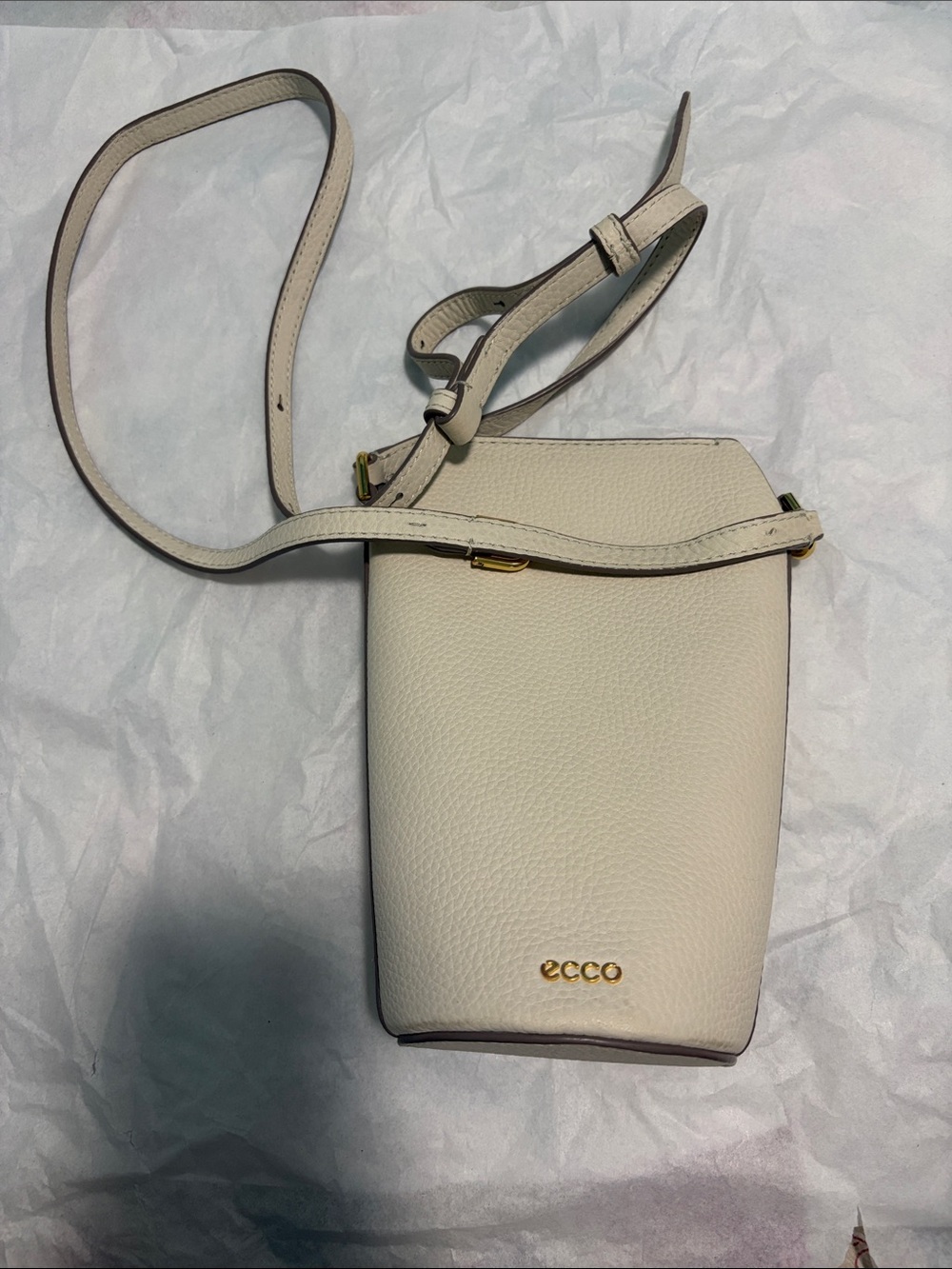 Ecco Off-White Pebbled Leather Crossbody Phone Bag